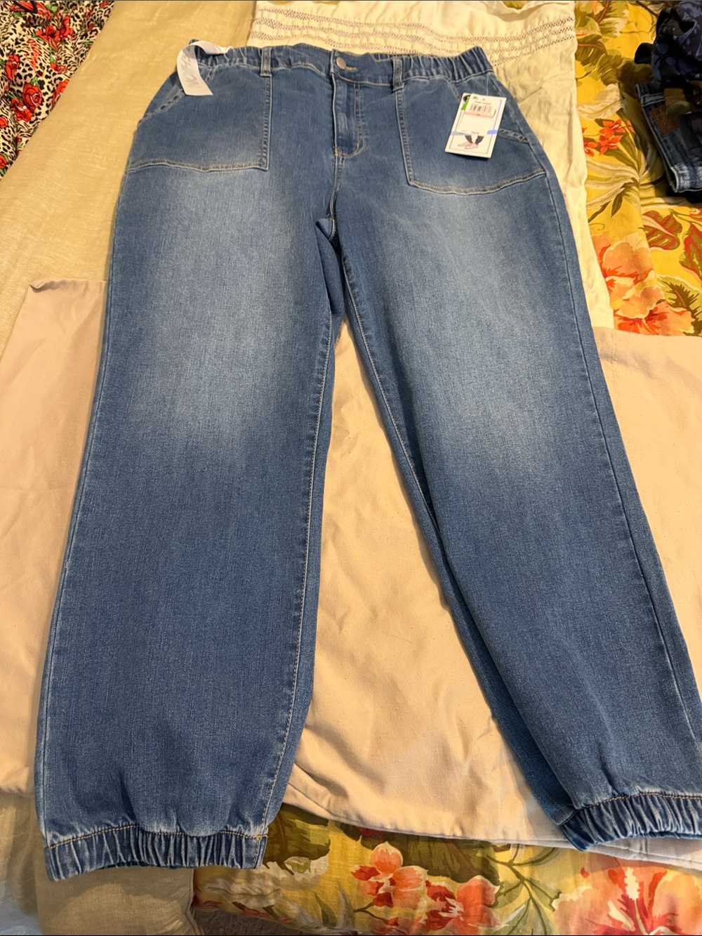 Tinseltown Medium Blue Boyfriend Jeans with Elastic Cuffs